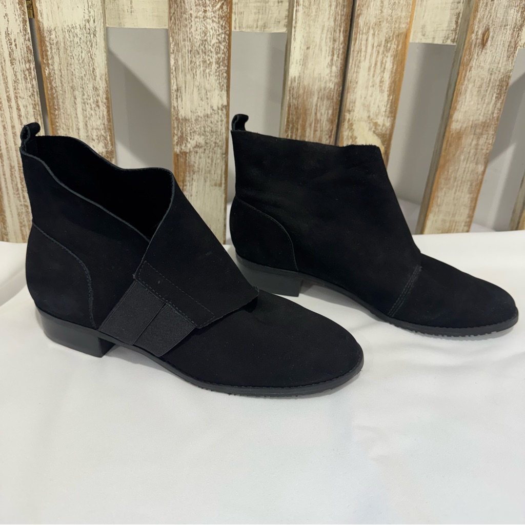 Walking Cradles Black Soft Suede Leather Ankle Boot, Size 6m